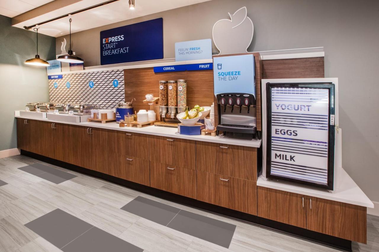 Holiday Inn Express - Dallas Downtown By Ihg מראה חיצוני תמונה